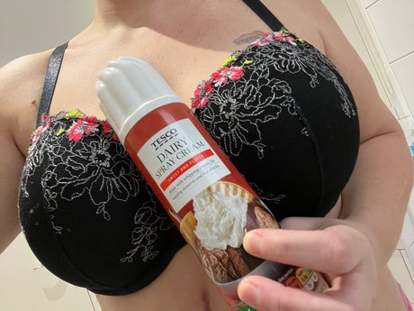 Naken läckt OnlyFans-bild av Boobsampampfood69
