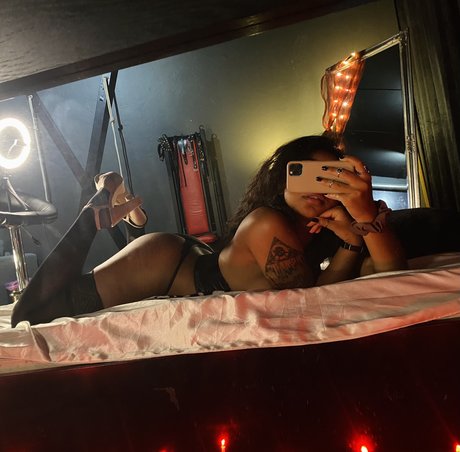 Naken läckt OnlyFans-bild av Rosie Linn
