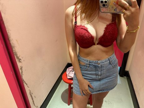 Alaston vuotanut OnlyFans-kuva Sharonc