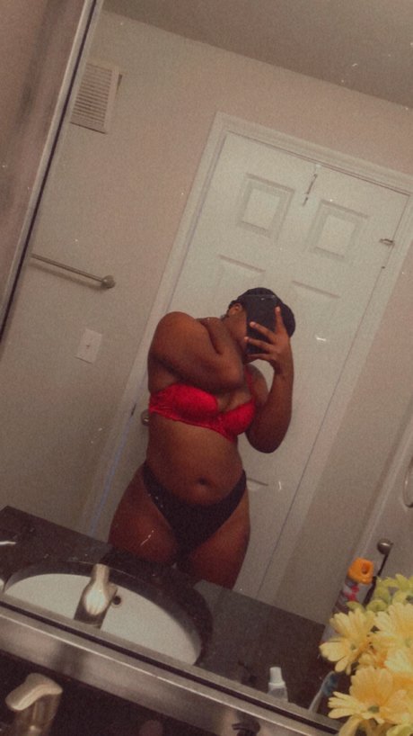 Naken läckt OnlyFans-bild av Thicka