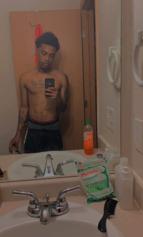 Naken läckt OnlyFans-bild av Maurice Peso