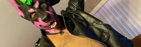 Naken läckt OnlyFans-bild av Izzy T Aka Pup Silo