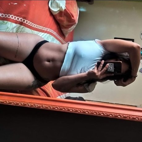 Naken läckt OnlyFans-bild av Rasta Barbie