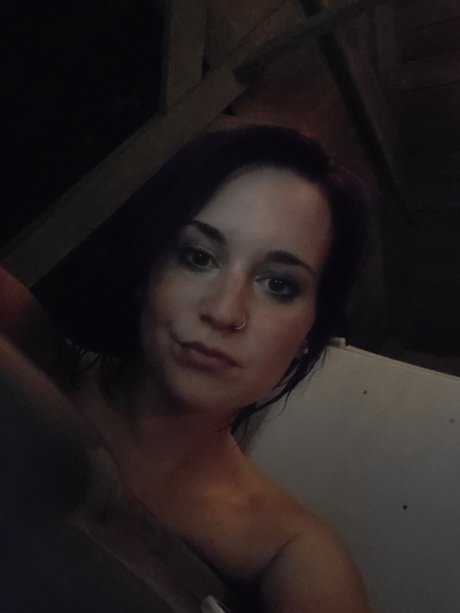 Nøgent lækket OnlyFans-billede af Purple Hair Girl 