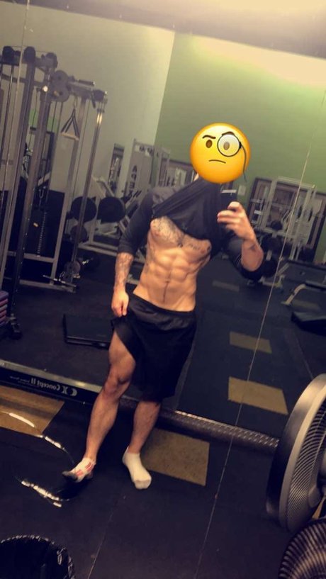Naken läckt OnlyFans-bild av Noah Fitt