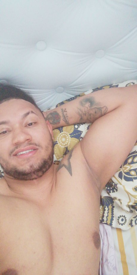 Naken läckt OnlyFans-bild av Adrian
