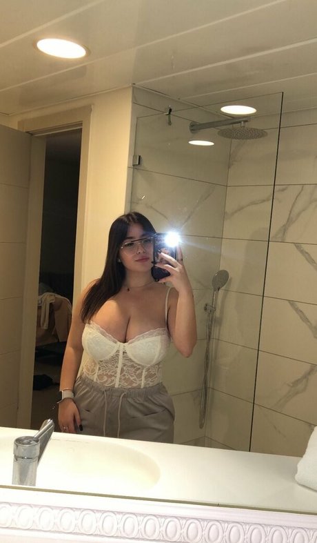 Naken läckt OnlyFans-bild av Tamar Abuchzira
