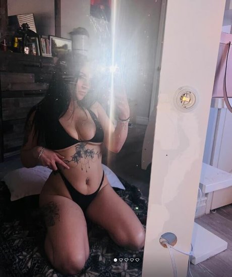 Naken läckt OnlyFans-bild av Krybaybee