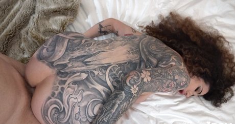 Naakte gelekte OnlyFans-foto van Arabelle Raphael
