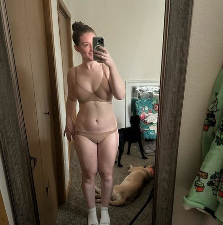 Naakte gelekte OnlyFans-foto van Adorablelilli