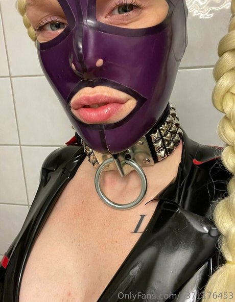 Naken läckt OnlyFans-bild av Swerubberdoll