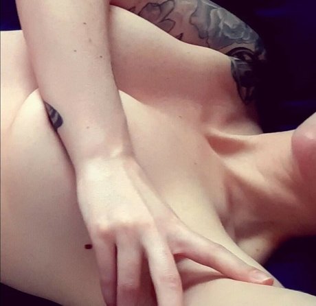 Alasti lekkinud OnlyFans-i pilt Salunessecret