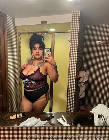 Обнаженная фотография утечки OnlyFans от Butterflybassbaby
