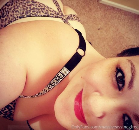Naken läckt OnlyFans-bild av Massiveassmegfree