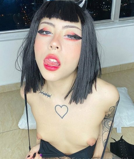 Alaston vuotanut OnlyFans-kuva Kiralovely