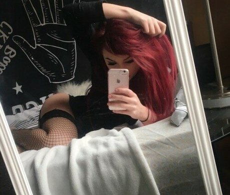 Naken läckt OnlyFans-bild av Strawberrybih