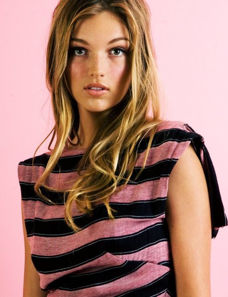 Lili Simmons