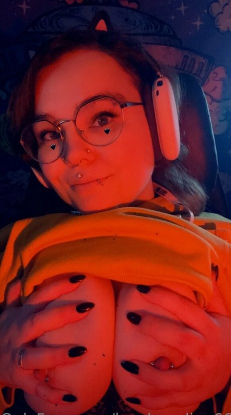 Nacktes geleaktes OnlyFans-Foto von Bugpussy666