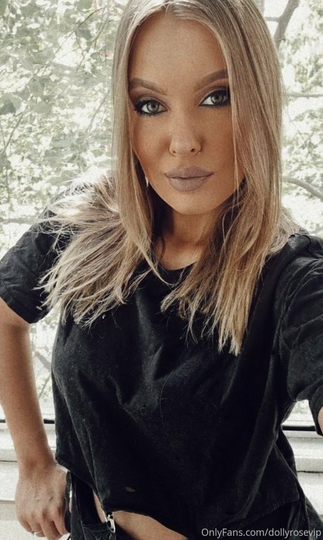 Foto desnuda filtrada de OnlyFans de Dolly Rose