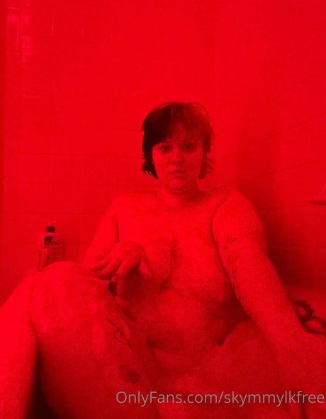 Naken läckt OnlyFans-bild av Skymmylkfree