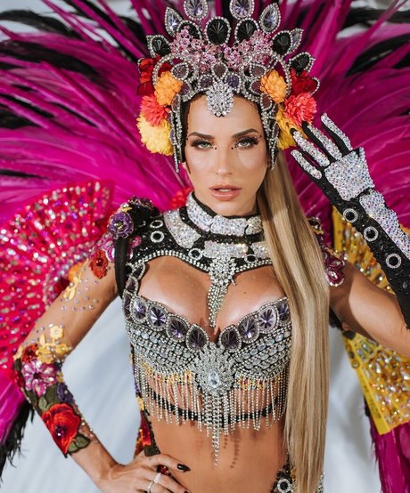 Naken läckt OnlyFans-bild av Gabi Martins