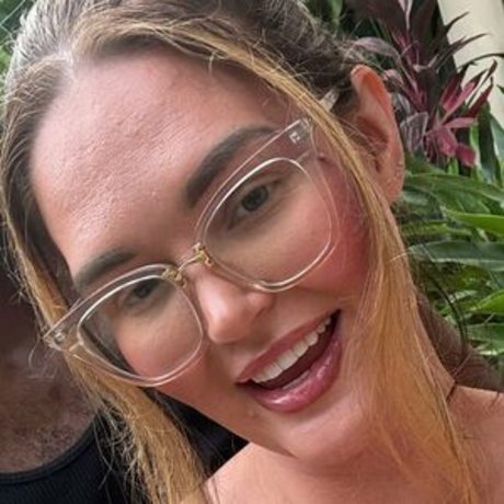Naken läckt OnlyFans-bild av Snowbunny Teens