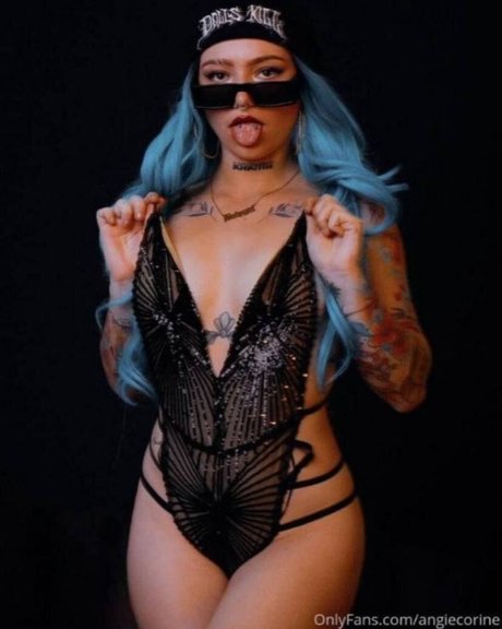 Naken läckt OnlyFans-bild av Angie Corine