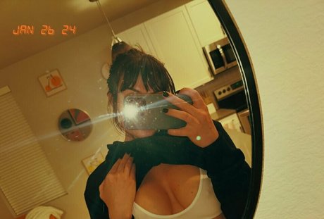 Naken läckt OnlyFans-bild av Lovelo044