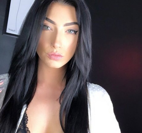 Naken läckt OnlyFans-bild av Taylor Kristine