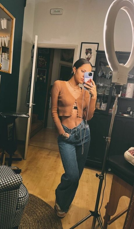 Naken läckt OnlyFans-bild av Lapeytattoo