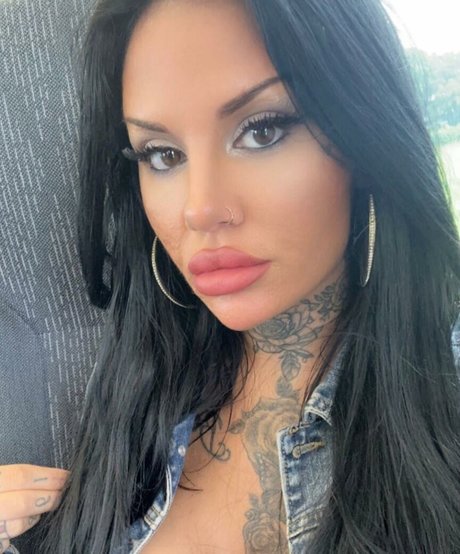 Foto desnuda filtrada de OnlyFans de Inkedupdoll