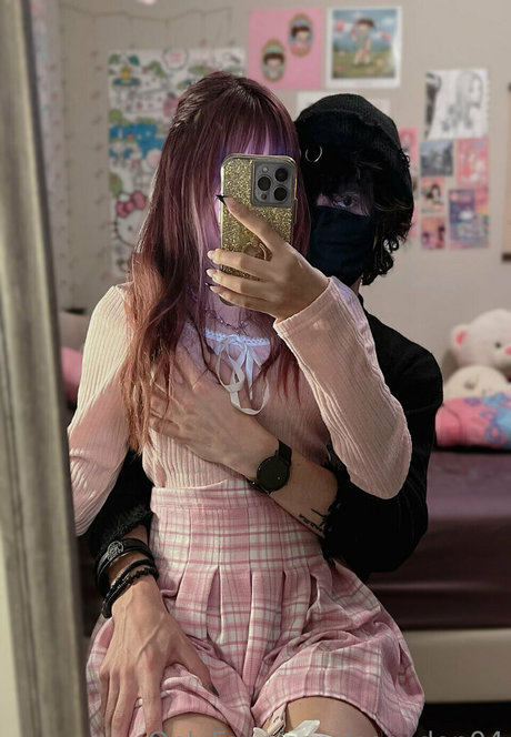 Naken läckt OnlyFans-bild av Strwberrydoll