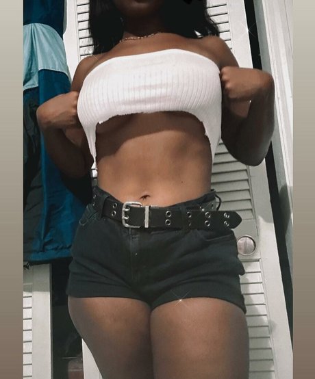 Nagie wyciekłe zdjęcie OnlyFans od Niyahmoeye