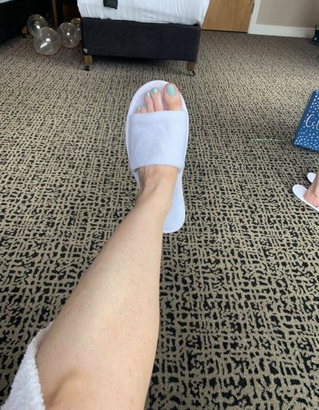 Theselilpiggie6