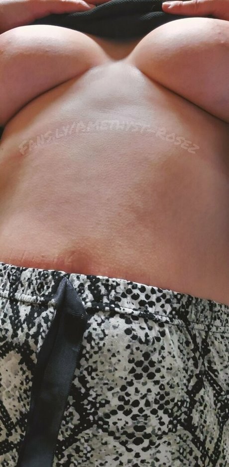 Naakte gelekte OnlyFans-foto van Amethystrosez