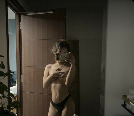 Обнаженная фотография утечки OnlyFans от Kelly Kellyinpain