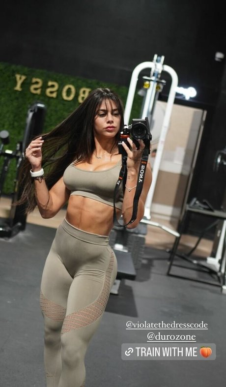 Naakte gelekte OnlyFans-foto van Hyllary Oliveira