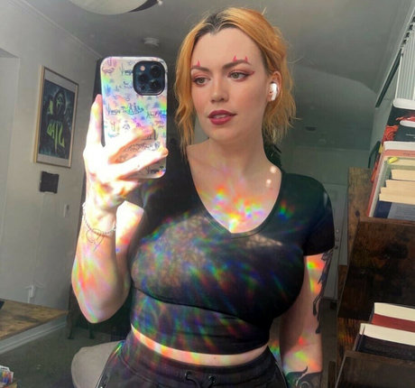 Naken läckt OnlyFans-bild av Ripmika