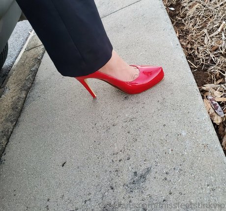Naken lekkede OnlyFans-bilde av Missfeetstinkvip