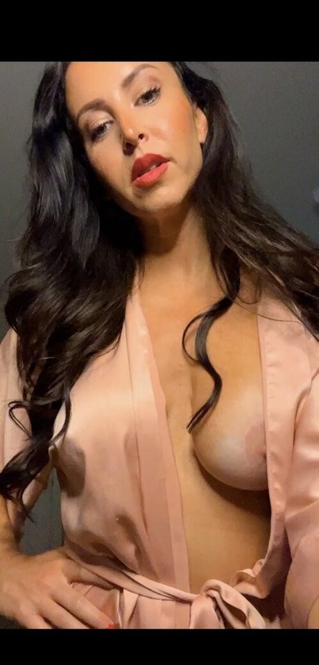 Alaston vuotanut OnlyFans-kuva Anitafitmom