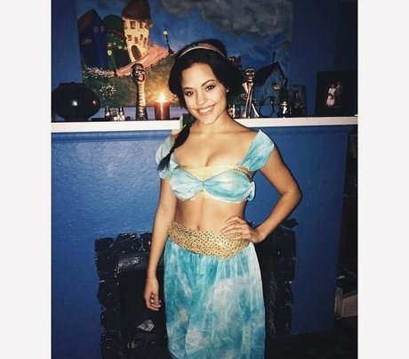 Sarah Jeffery
