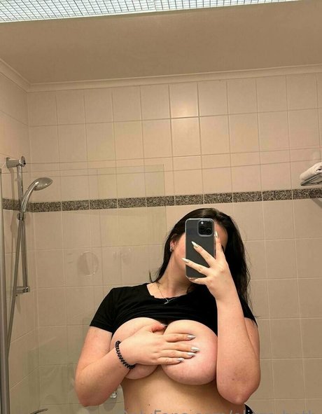 Naken läckt OnlyFans-bild av Elizzabeth