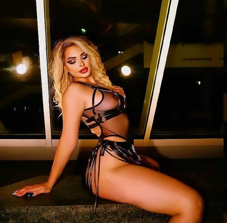 Naken läckt OnlyFans-bild av Romanian Model