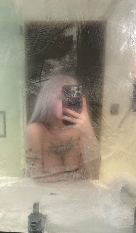Alaston vuotanut OnlyFans-kuva Waifuflare