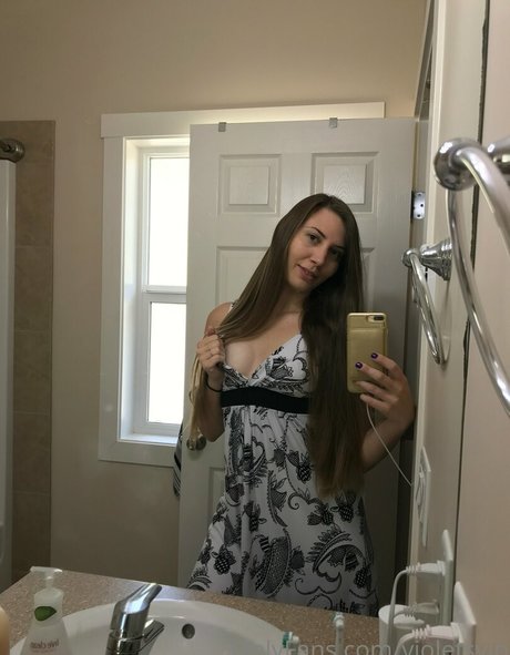Alaston vuotanut OnlyFans-kuva Violetsvip