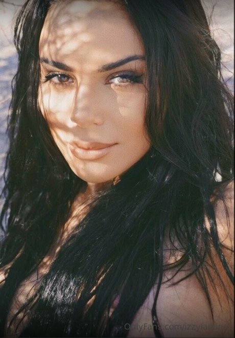 Izzy La Reina