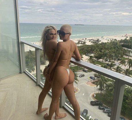 Naken läckt OnlyFans-bild av Yourwifeylovesme