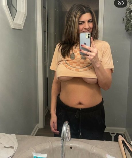 Обнаженная фотография утечки OnlyFans от Browneyedgirl221