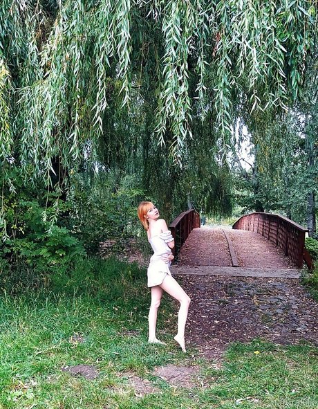 Naken läckt OnlyFans-bild av Naturallilie