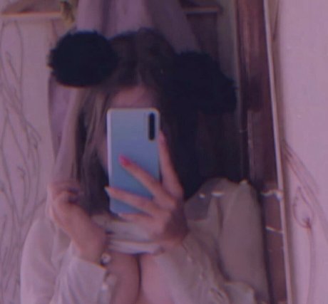 Foto di nudo di fuga di OnlyFans di Osamochka